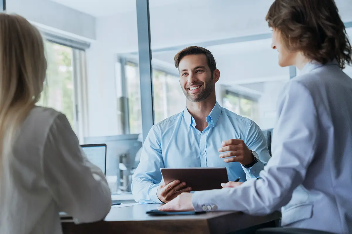 Como acompanhar desempenho comercial com o CRM imobiliário